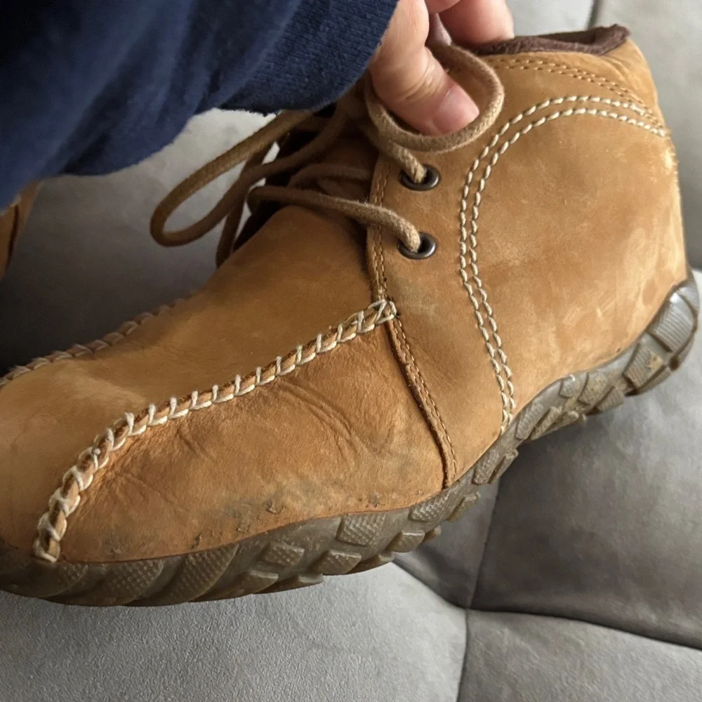 Teva suede chukka Boots Men’s size 8